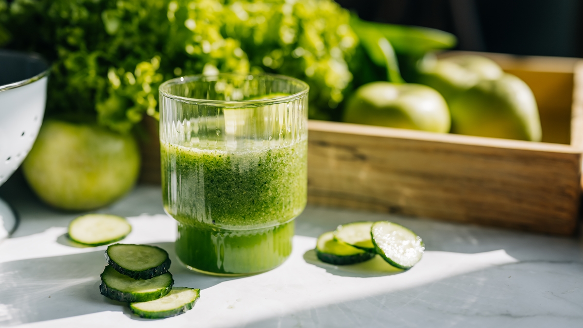 confira-5-sucos-detox-que-podem-te-ajudar-a-desinchar-para-o-verao