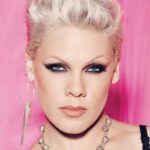 pink-passa-o-ano-novo-internada-e-precisara-de-cirurgia-na-coluna