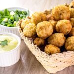 sobrou-tender?-faca-bolinho-de-arroz-recheado-e-reaproveite-a-ceia