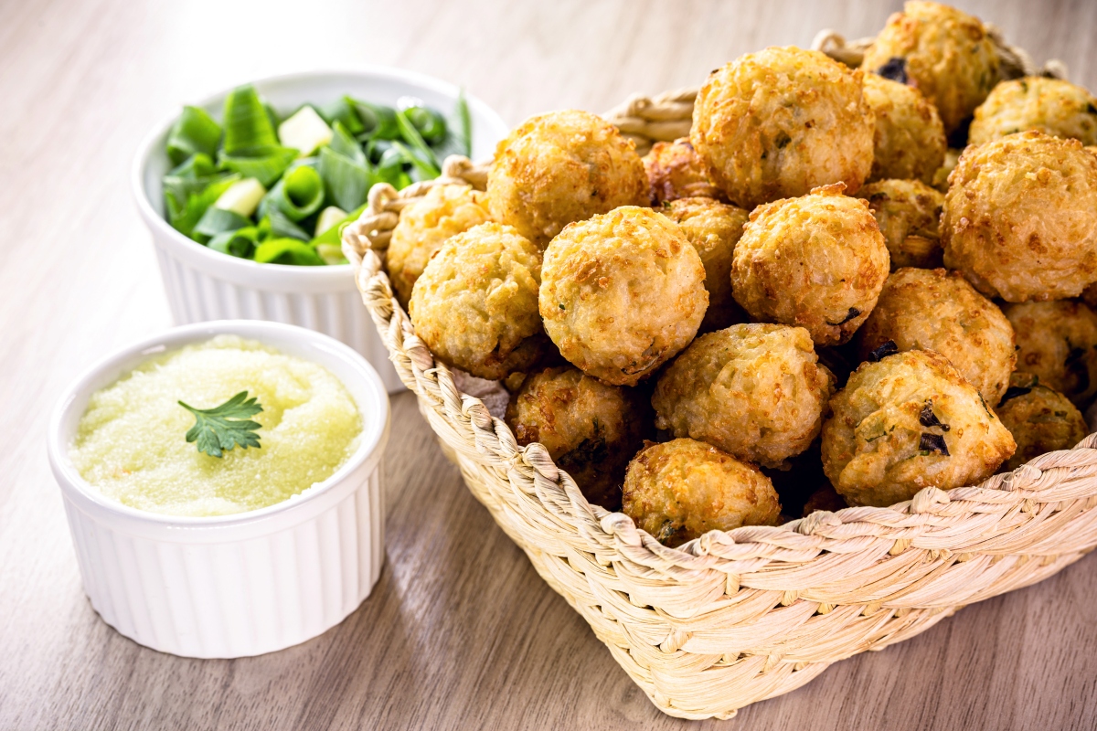 sobrou-tender?-faca-bolinho-de-arroz-recheado-e-reaproveite-a-ceia