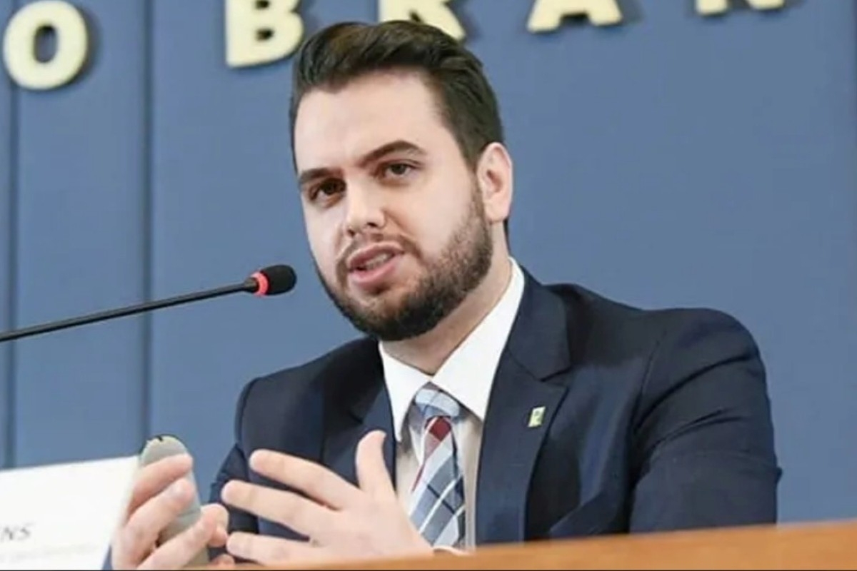 pf-prende-filipe-martins,-ex-assessor-de-bolsonaro,-a-pedido-de-moraes