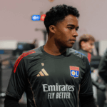 tecnico-do-lyon-rasga-elogios-a-endrick:-“e-um-jogador-diferente”