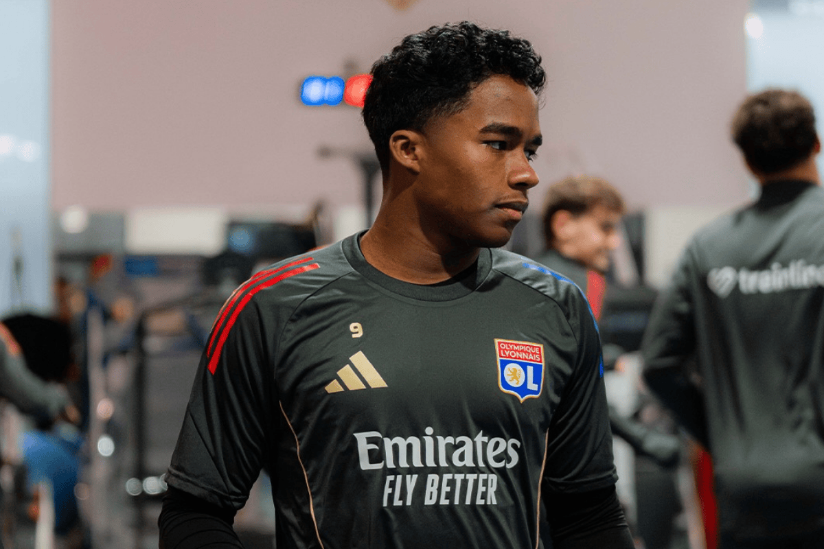 tecnico-do-lyon-rasga-elogios-a-endrick:-“e-um-jogador-diferente”