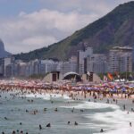 bombeiros-fizeram-1.167-salvamentos-em-dois-dias-na-orla-do-rio