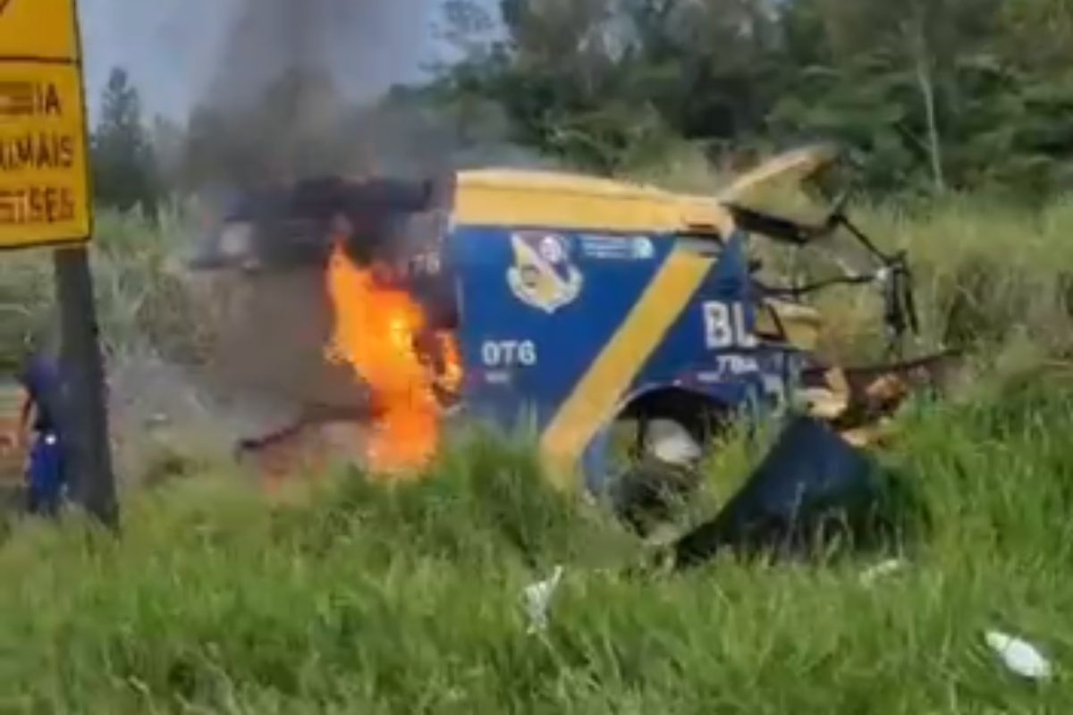 criminosos-explodem-carro-forte-em-rodovia-do-interior-de-sp