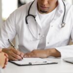 atestados-medicos-em-papel-nao-valem-em-2026?-entenda-resolucao-do-cfm
