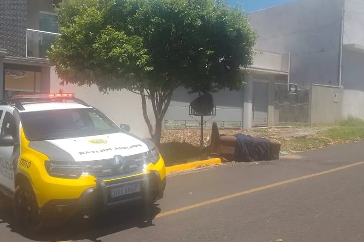 corpo-e-achado-dentro-de-sofa-abandonado-e-policia-investiga-homicidio