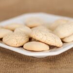 faca-biscoitinhos-caseiros-de-maisena-para-servir-com-cafe