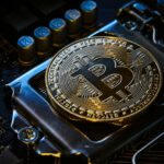 com-incerteza-global,-bitcoin-dispara-e-ultrapassa-us$-93-mil