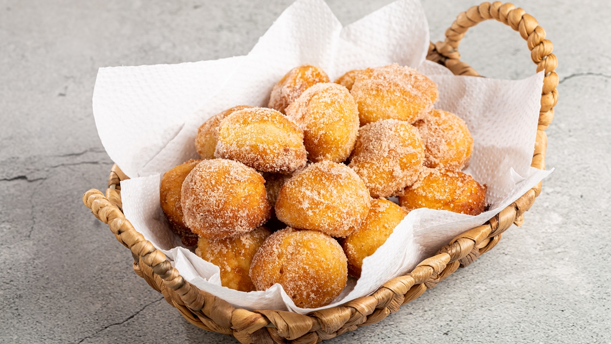 bolinho-de-chuva-e-uma-delicia-e-esta-versao-e-melhor-ainda;-aprenda