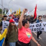 grupo-marcha-em-direcao-a-embaixada-dos-eua-para-exigir-“maduro-livre”