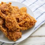 frango-frito-crocante-com-casquinha-dourada-e-carne-suculenta