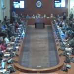 mulher-interrompe-fala-de-embaixador-dos-eua-durante-reuniao-da-oea.-veja-video