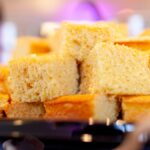 bolo-de-arroz-cru-conquista-pela-textura-macia-e-sabor-surpreendente
