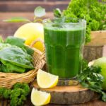 suco-verde-com-couve:-bebida-promove-detox-e-elimina-toxinas;-veja