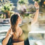 usar-perfume-e-se-expor-ao-sol-pode-queimar-a-pele,-alerta-expert
