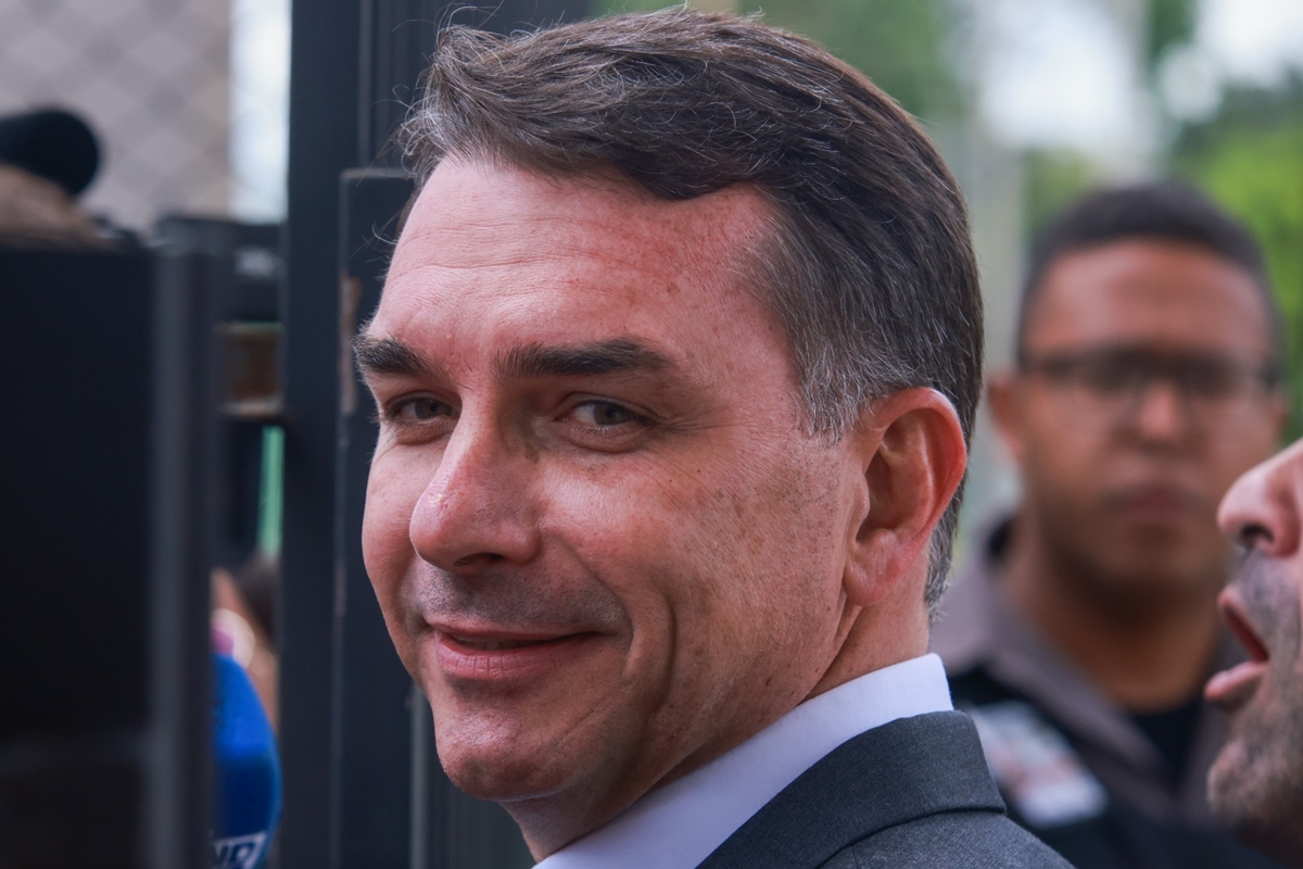 cupula-bolsonarista-fala-em-jair-e-eduardo-como-ministros-de-flavio
