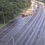 carro-voa-e-fica-de-cabeca-para-baixo-apos-bater-em-bloqueio-no-eixao.-veja-video