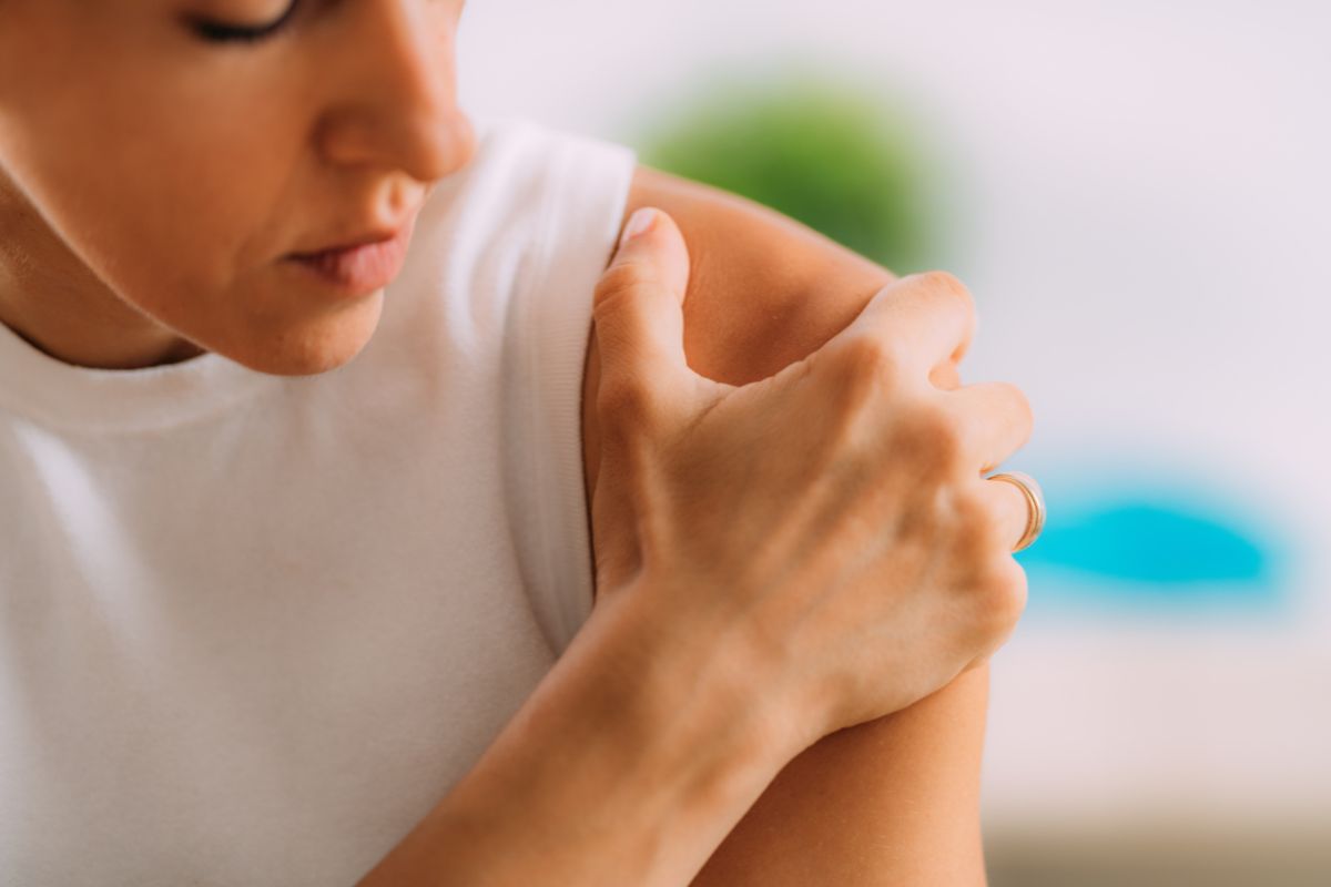 menopausa-pode-causar-“ombro-congelado”?-medico-explica