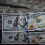 dolar-cai-e-bolsa-opera-estavel-com-ipca,-payroll-e-acordo-mercosul-ue
