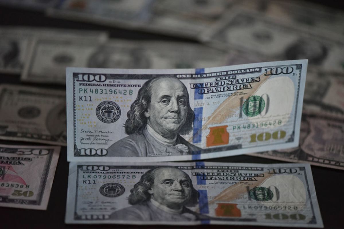 dolar-cai-e-bolsa-opera-estavel-com-ipca,-payroll-e-acordo-mercosul-ue
