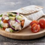 wrap-de-frango-com-molho-de-iogurte:-opcao-leve-e-saborosa