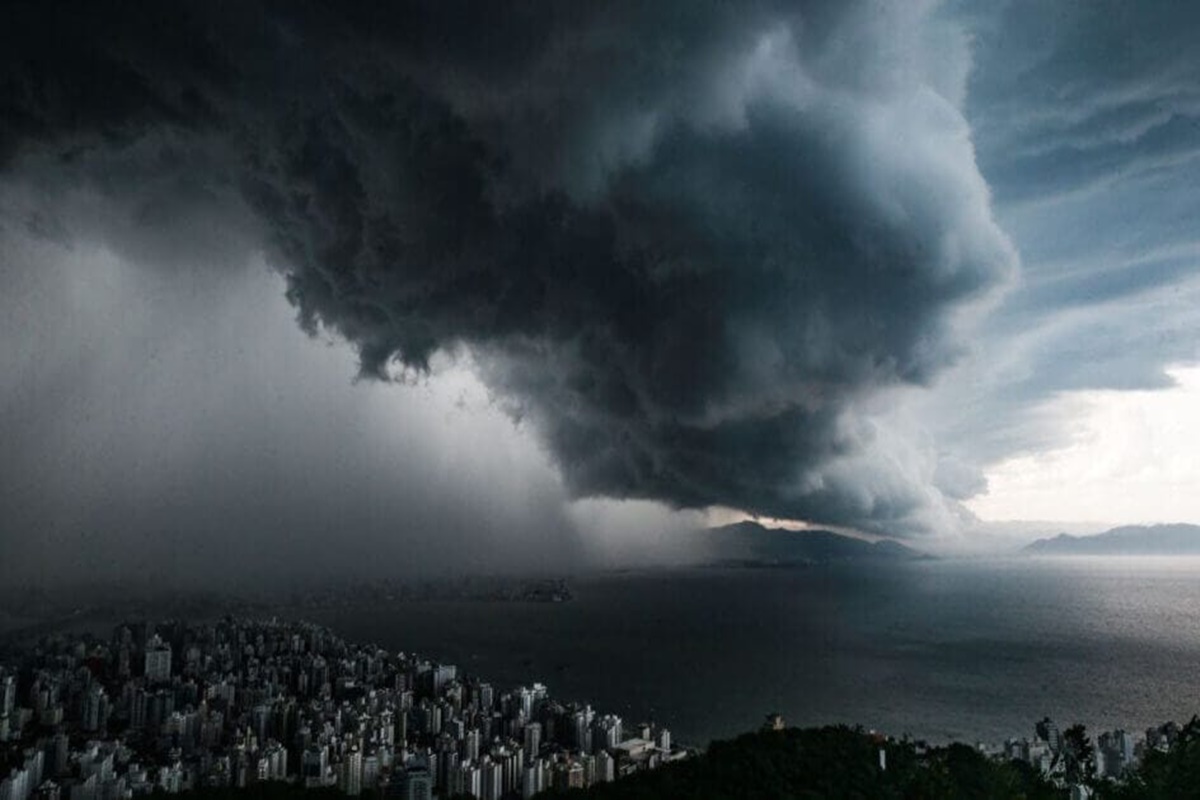 1o-ciclone-extratropical-do-ano-deixa-sul-em-alerta.-confira-previsao