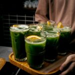 suco-de-limao-com-gengibre-e-erva-cidreira-refresca-e-desincha
