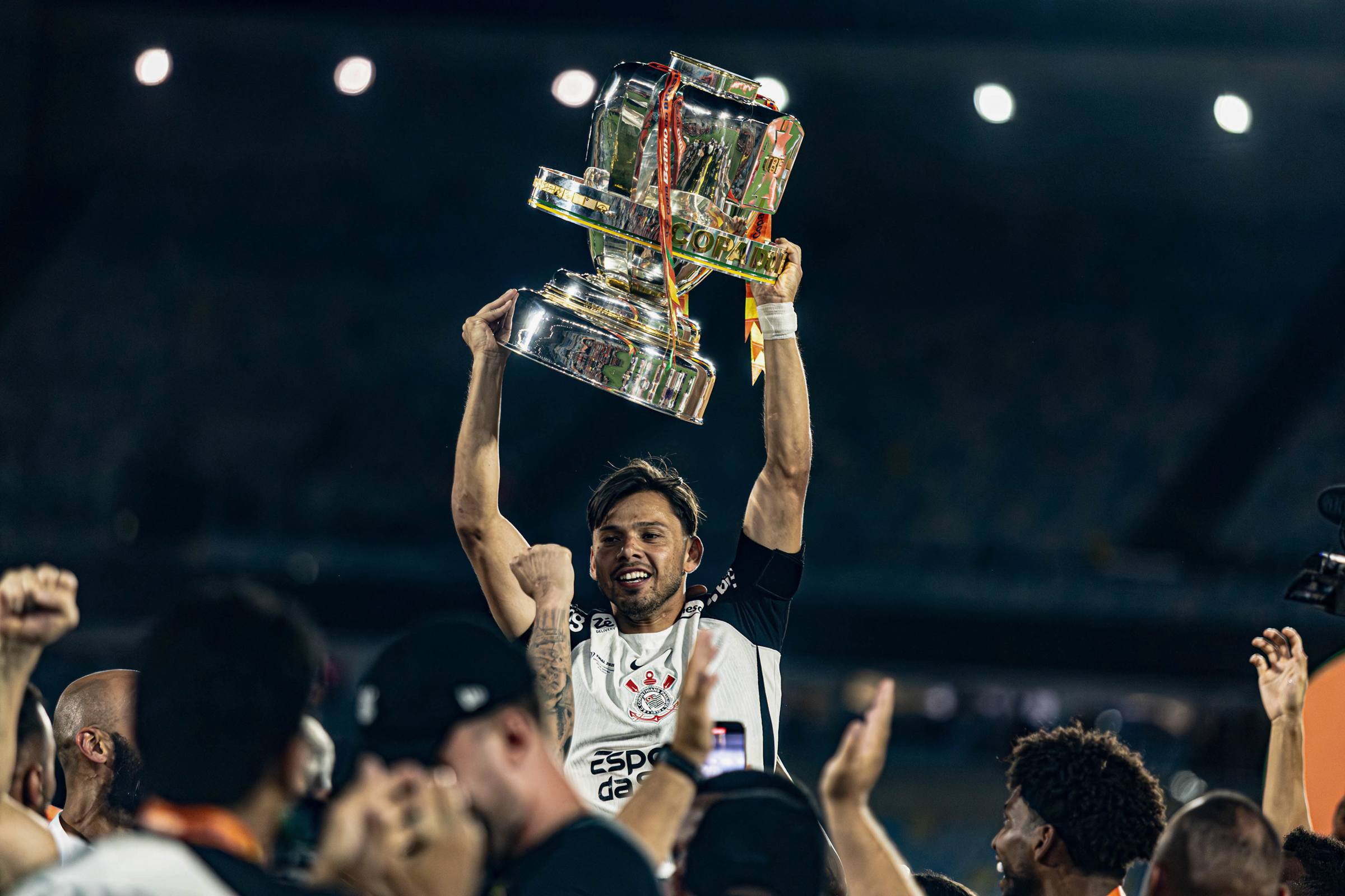 video:-angel-romero-e-homenageado-antes-de-estreia-do-corinthians