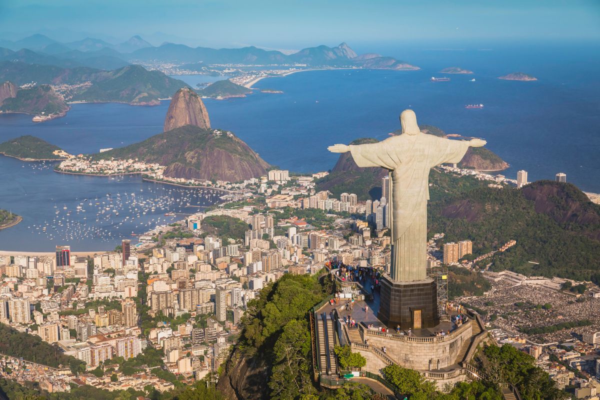cristo-redentor-sera-iluminado-nesta-2a-para-celebrar-os-165-anos-da-caixa