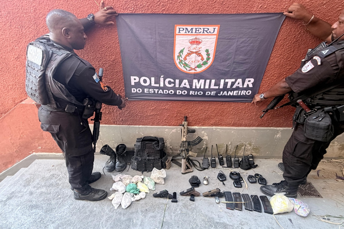 denuncia-anonima-leva-pm-a-resgatar-4-pessoas-em-carcere-em-niteroi