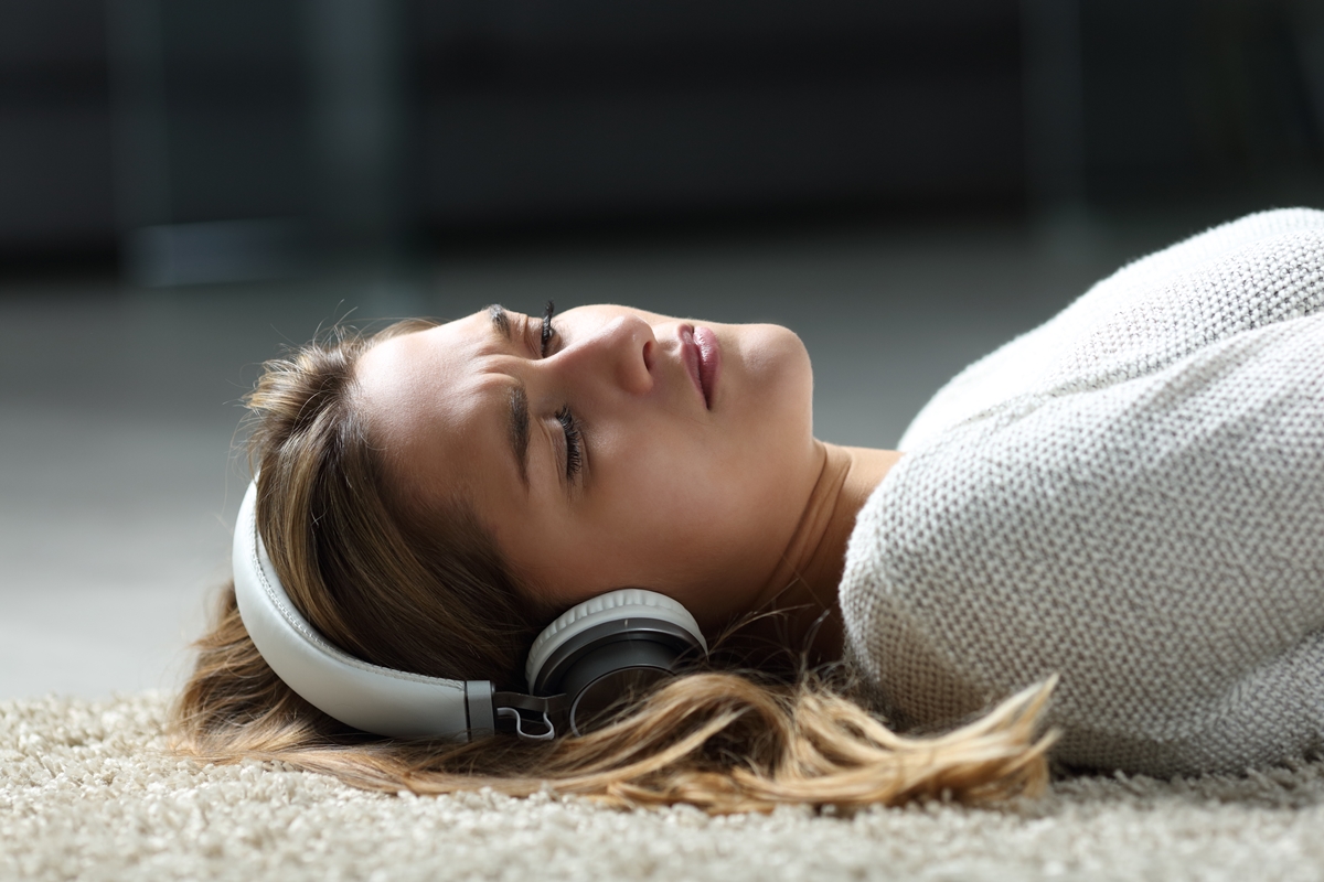 estudo-explica-por-que-algumas-pessoas-nao-sao-felizes-ouvindo-musica