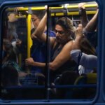 livro-apresenta-contrastes-do-rio-ao-examinar-linha-de-onibus-474