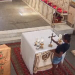 mulher-furta-crucifixo-do-altar-de-igreja-e-e-detida-no-rio-de-janeiro.-veja-video