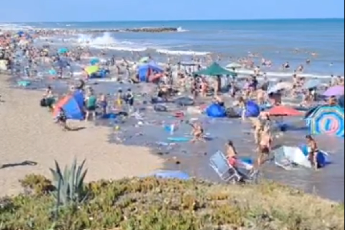 ondas-fortes-deixam-um-morto-e-35-feridos-na-costa-da-argentina
