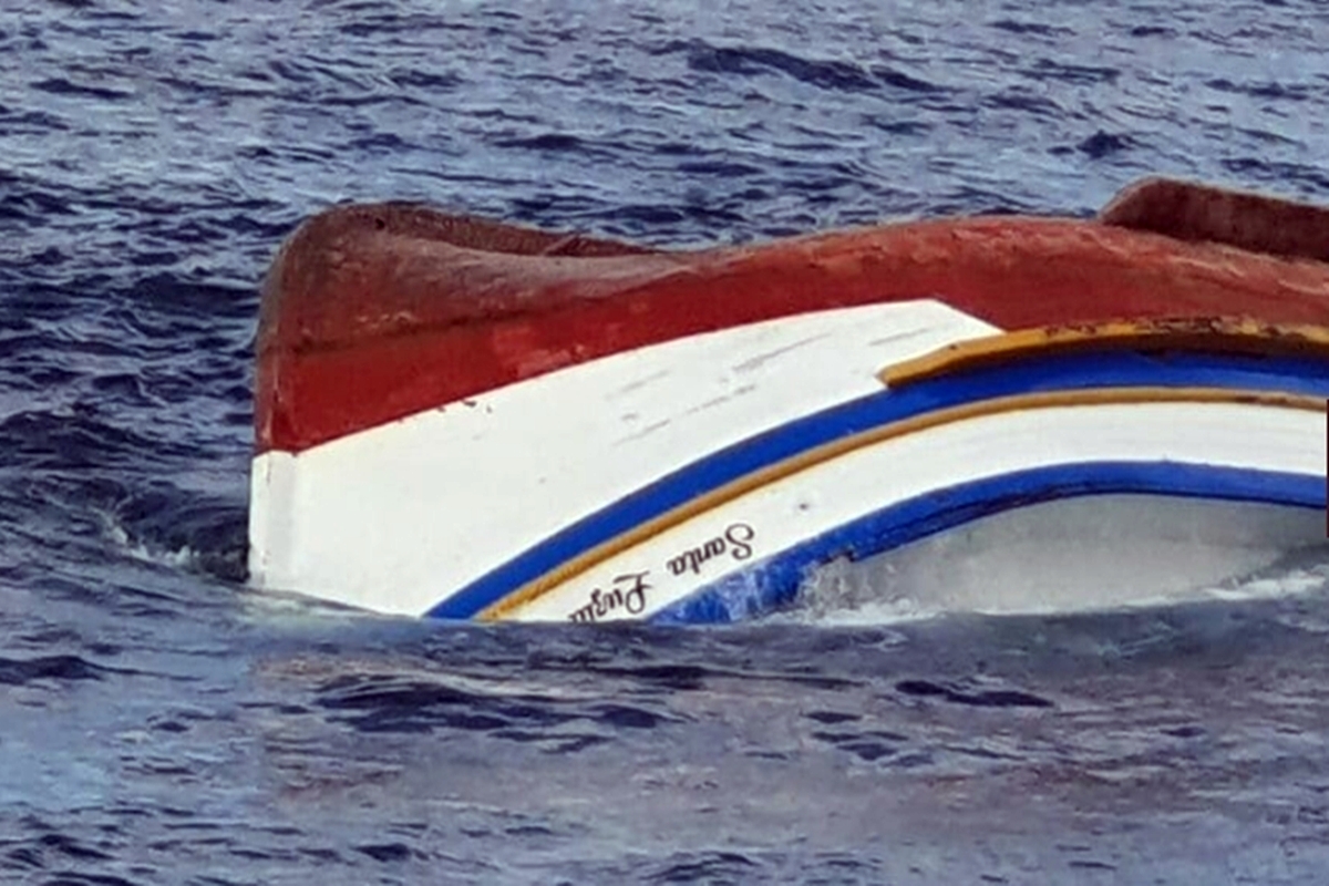 “titanic-de-pobre”:-homem-sobrevive-a-naufragio-em-porta-de-geladeira.-video