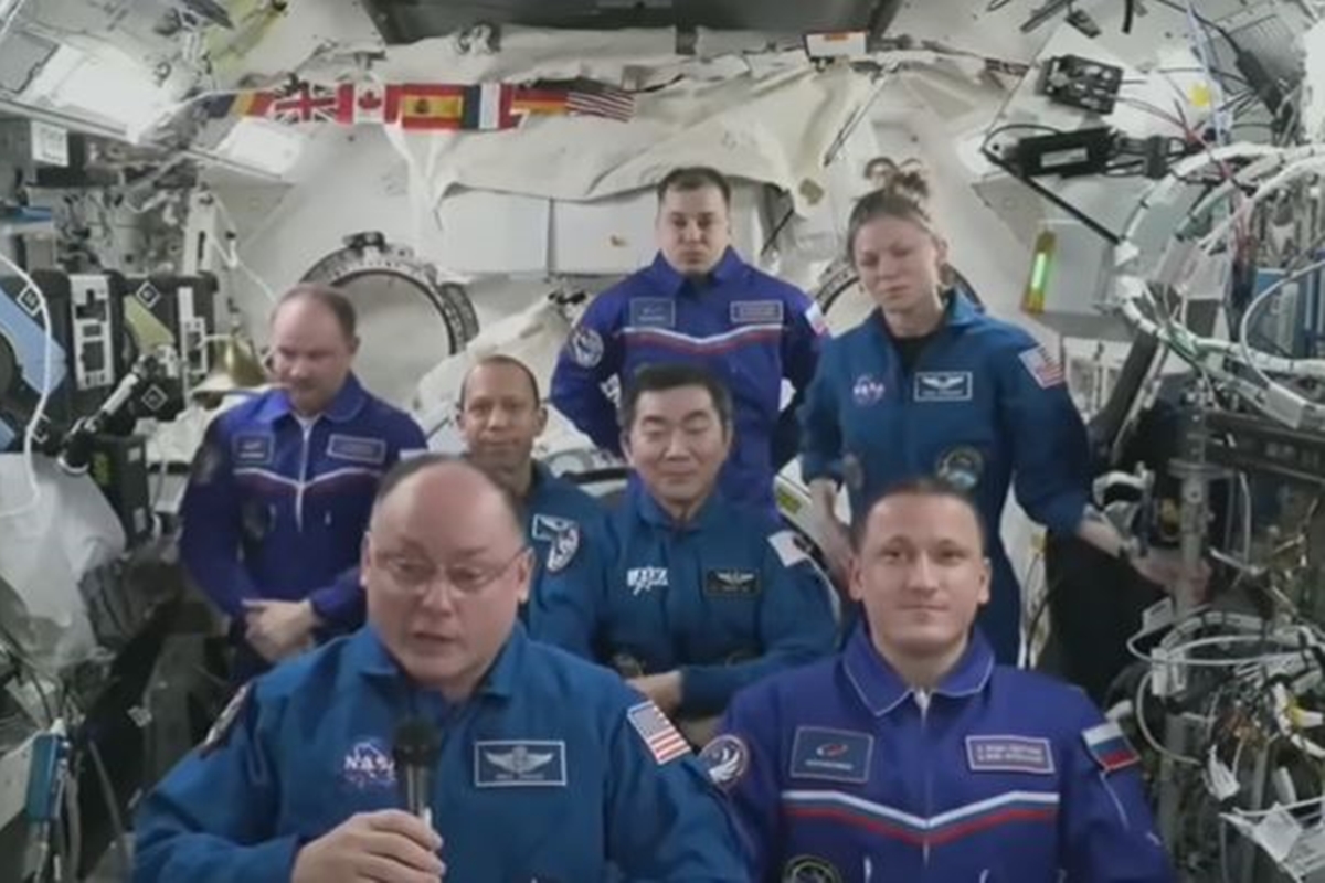 astronauta-entrega-comando-de-estacao-espacial-apos-tripulante-adoecer