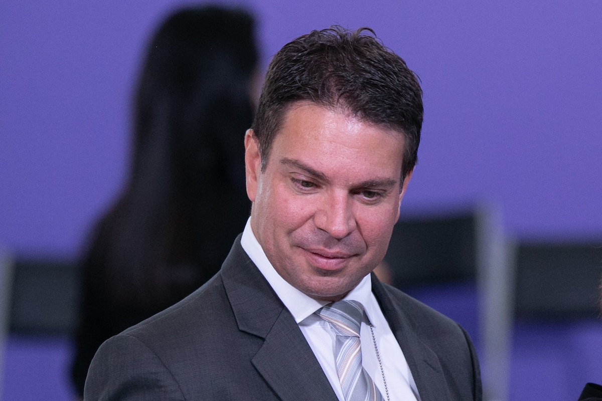 mesmo-foragido-nos-eua,-ramagem-usou-cota-para-impulsionar-redes