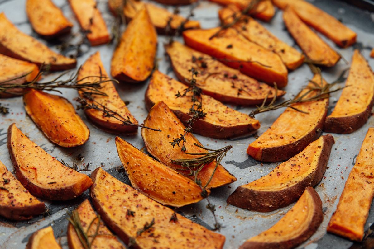 batata-doce-recheada-na-air-fryer-e-opcao-pratica-para-variar-o-cardapio