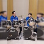 premier-do-japao-e-presidente-sul-coreano-tocam-bateria-em-encontro.-veja-video