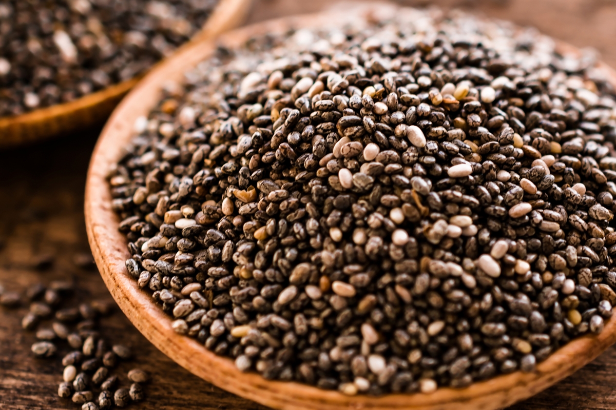 chia-no-verao:-como-a-semente-ajuda-na-hidratacao-e-no-controle-do-peso