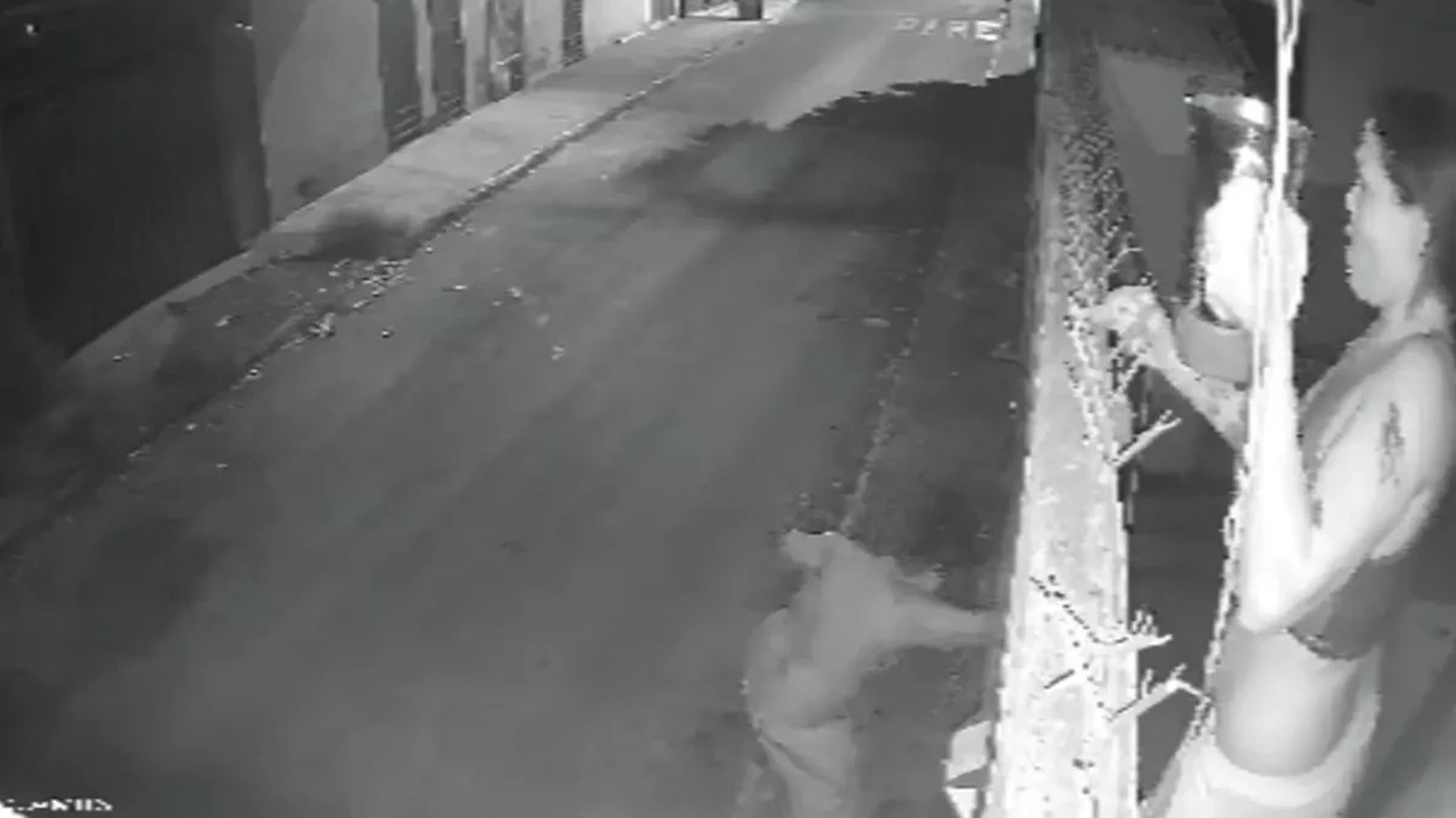 go:-homem-quebra-porta-de-vizinha-e-acaba-queimado-com-agua-quente.-veja-video