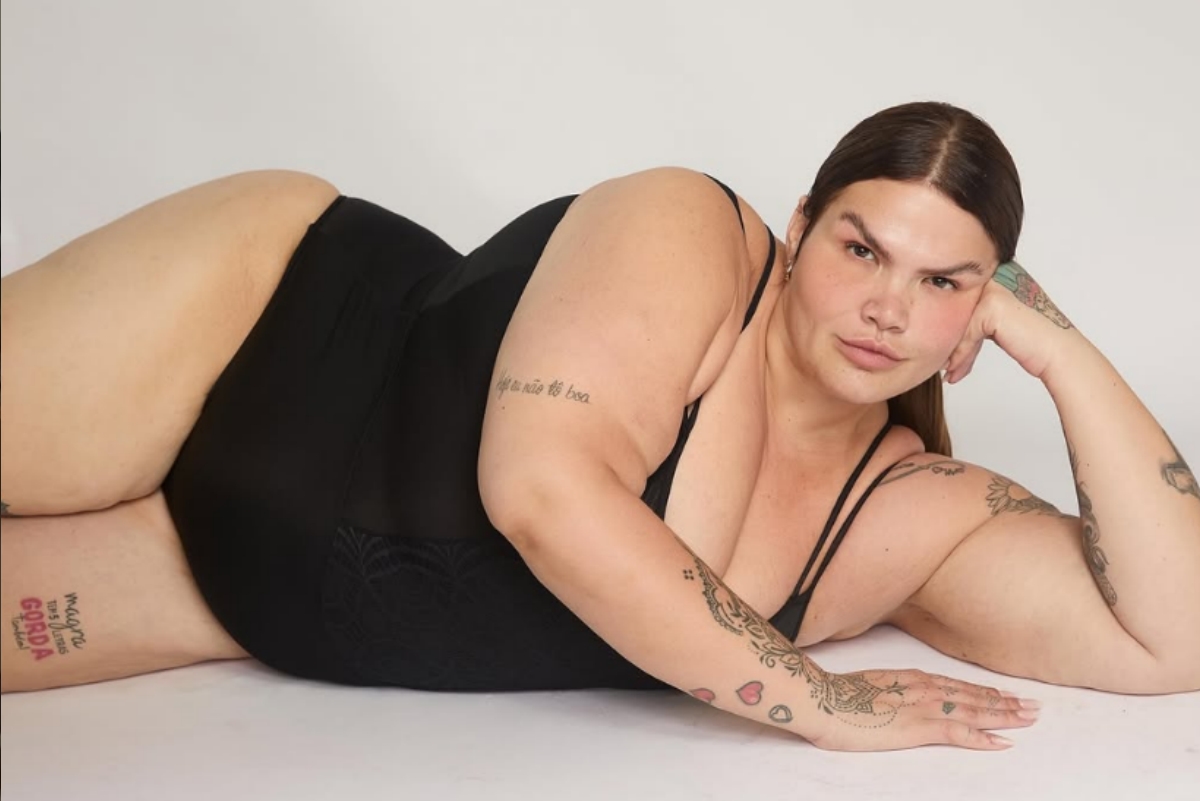 thais-carla-da-show-de-autoestima-e-posa-de-lingerie-apos-perder-81-kg