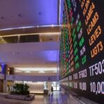 bolsa-bate-recorde-e-fecha-pela-primeira-vez-acima-dos-165-mil-pontos