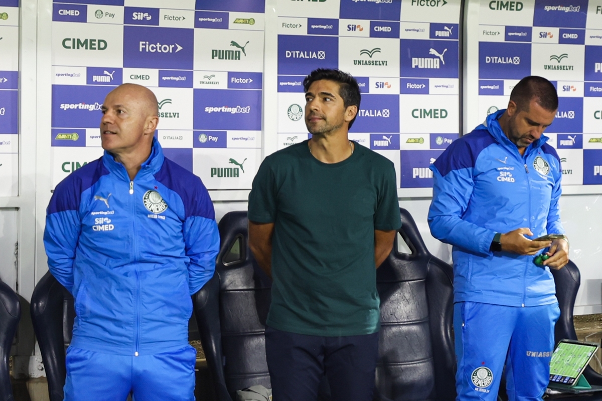 abel-diz-que-ainda-contava-com-weverton-e-fala-sobre-almada-e-arias