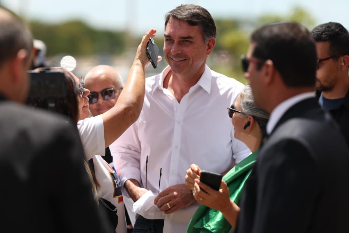 bom-desempenho-de-flavio-surpreende-e-faz-centrao-reavaliar-estrategia