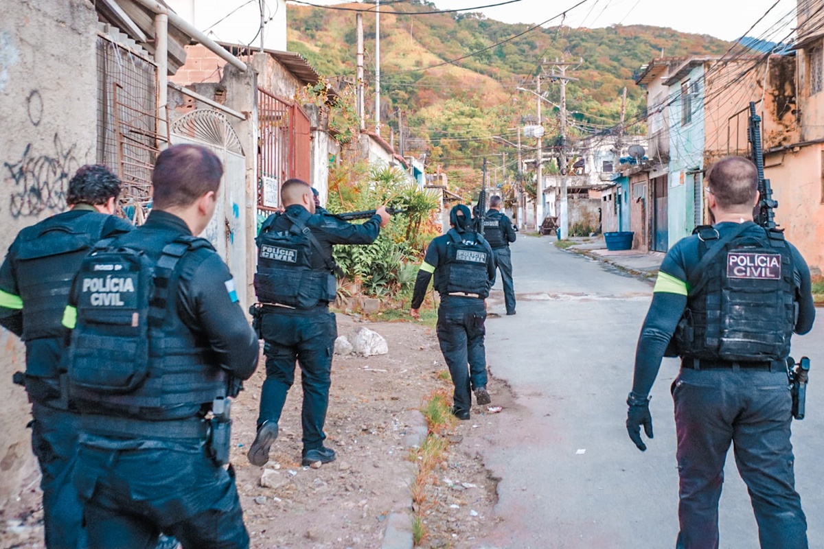 rio:-policias-civil-e-militar-fazem-operacao-contra-o-cv;-6-sao-presos