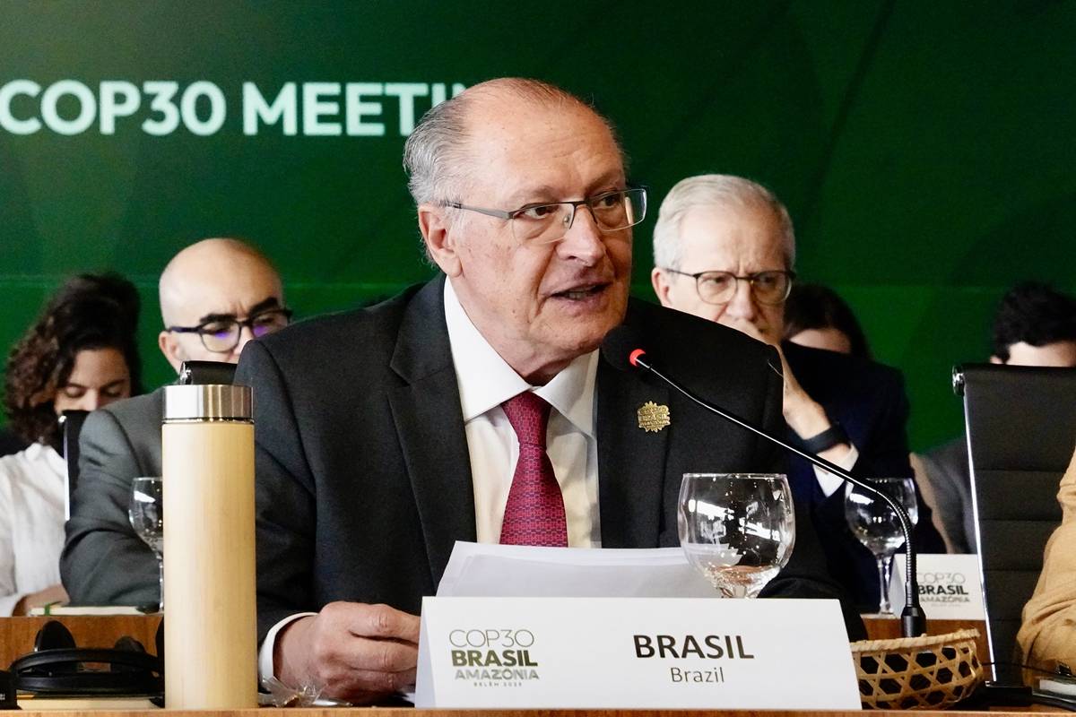 ira:-alckmin-minimiza-impacto-da-tarifa-de-25%-anunciada-por-trump