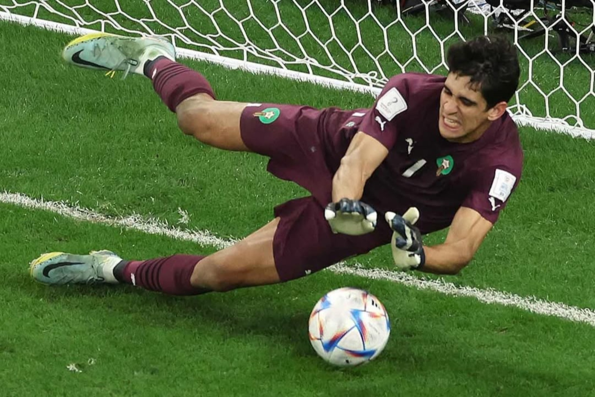 goleiro-do-marrocos-defende-penalti-decisivo-de-forma-inusitada;-veja