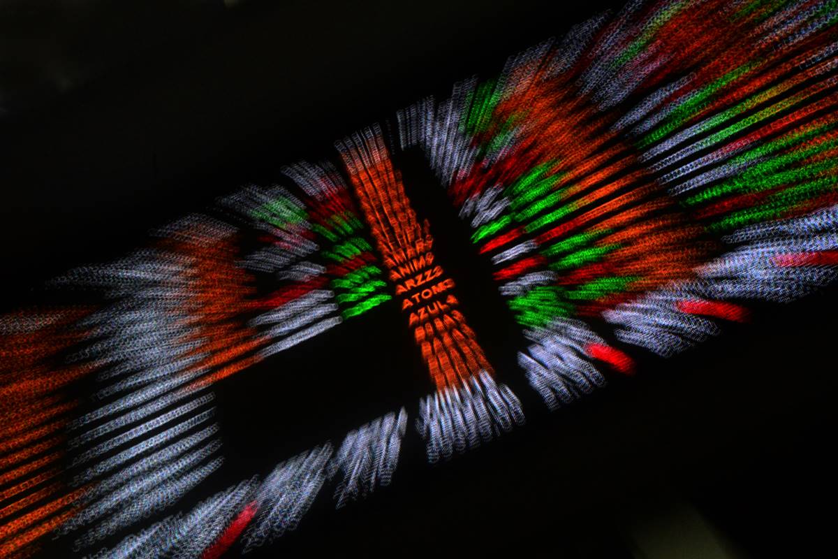 dolar-cai-e-bolsa-bate-novo-recorde-com-caso-master,-eleicoes-e-varejo